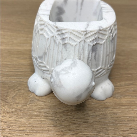 Bath And Body Works Marble-Effect Turtle Soap Dish - White Gray - Picture 5 of 8